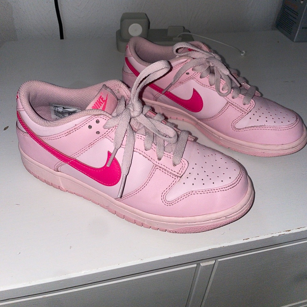 Nike triple pink dunks size 6.5Y/8women